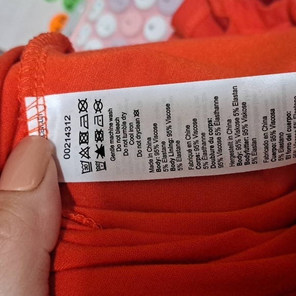 NWT Avenue V-Neck Cut-Out Top in Tangerine - Picture 8 of 8